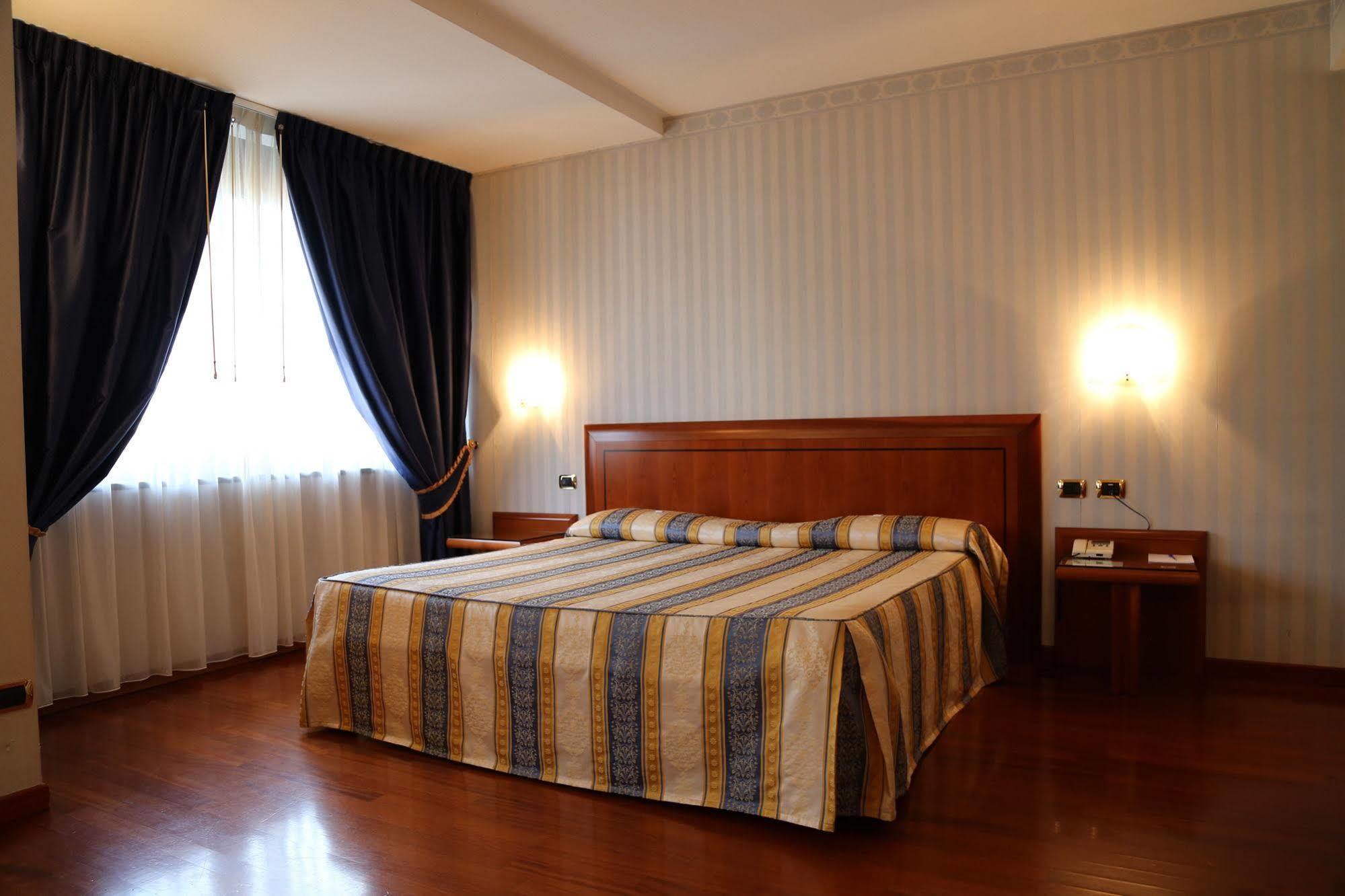 Hotel Palace Verona Luaran gambar