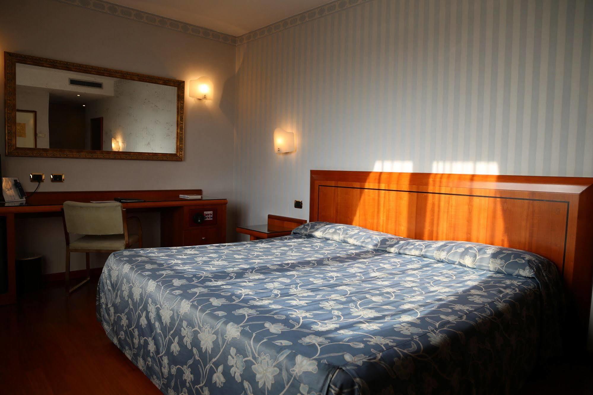 Hotel Palace Verona Luaran gambar