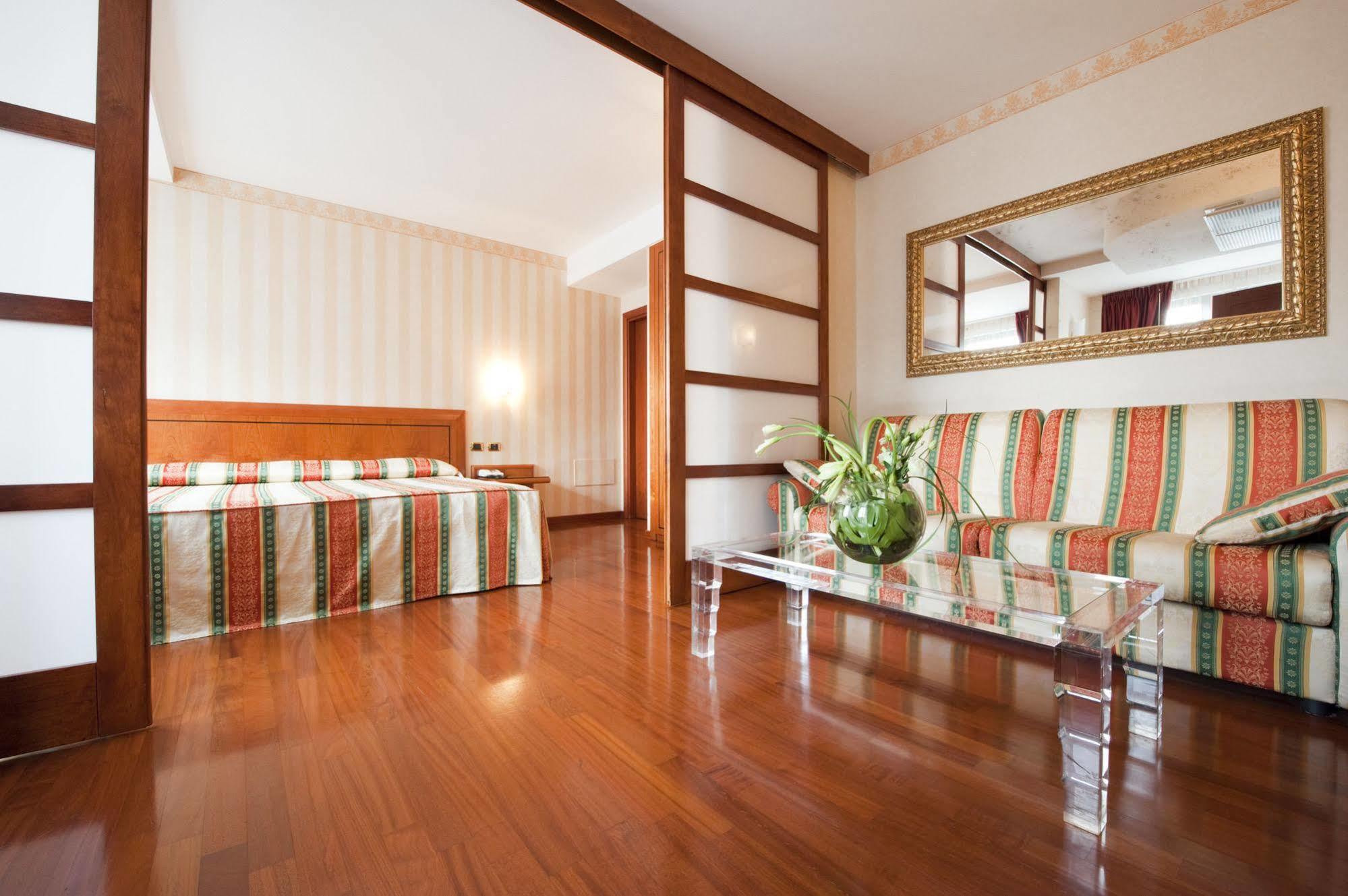 Hotel Palace Verona Luaran gambar