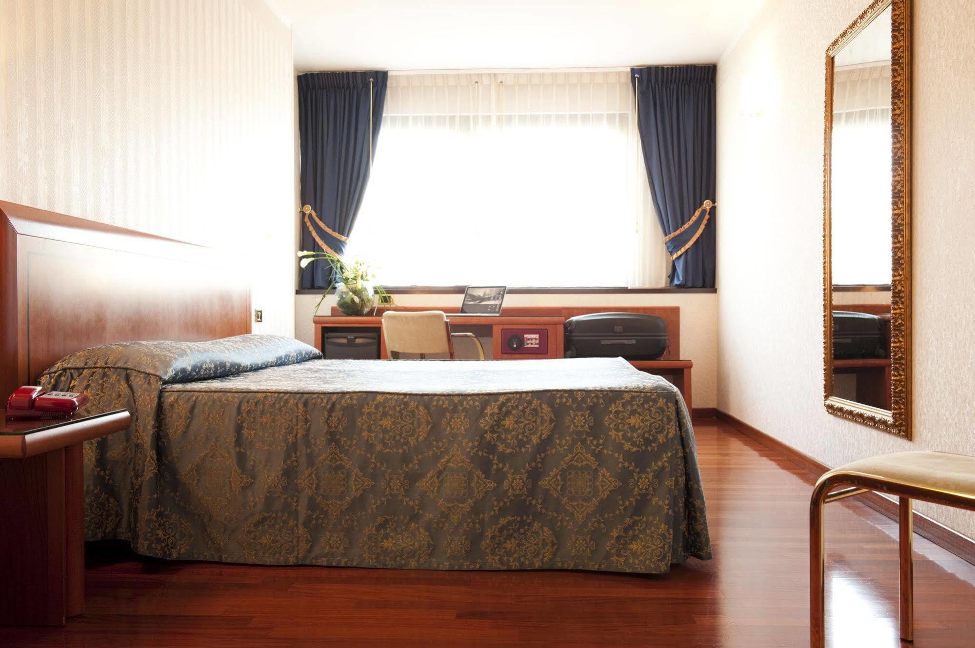 Hotel Palace Verona Luaran gambar