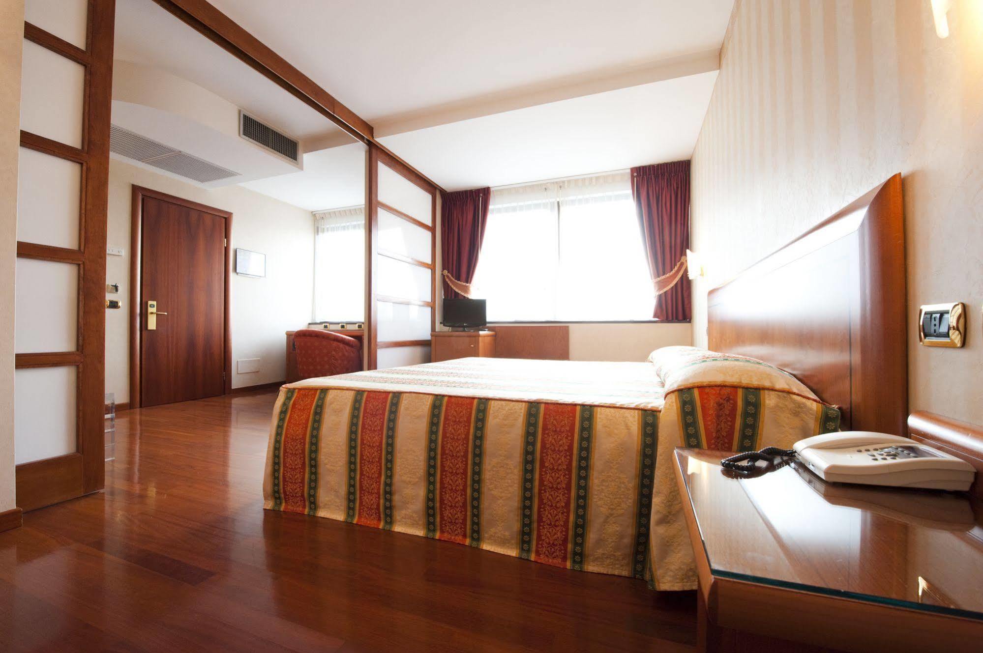 Hotel Palace Verona Luaran gambar