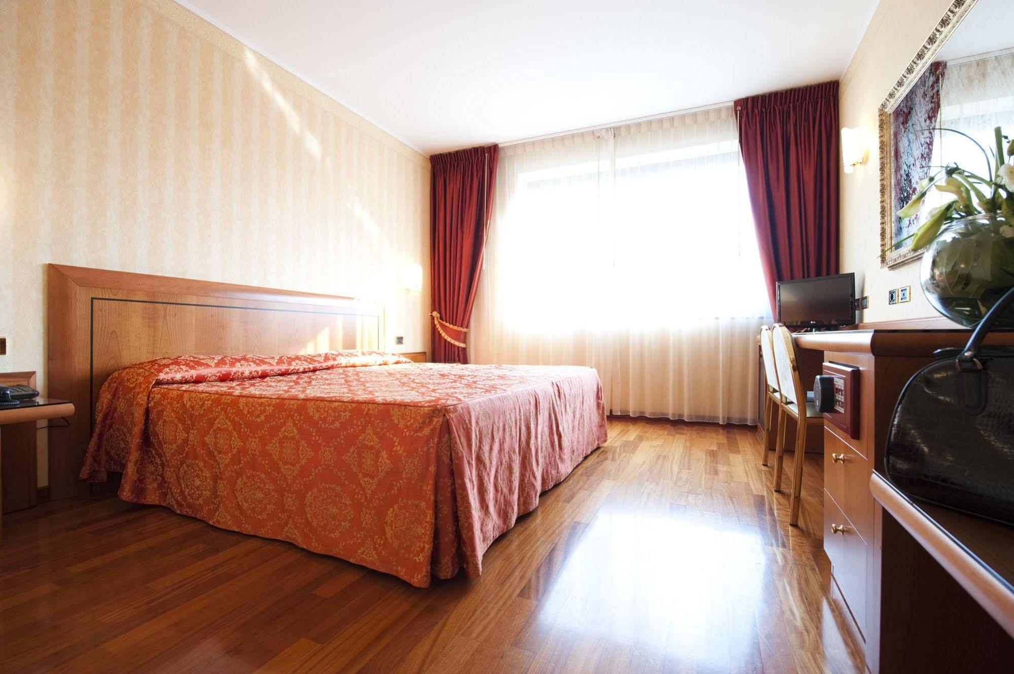 Hotel Palace Verona Luaran gambar